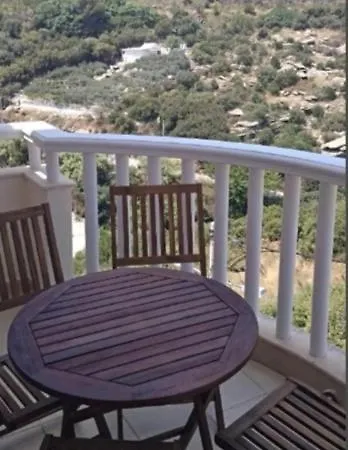 Iris Deluxe 3 Apartment