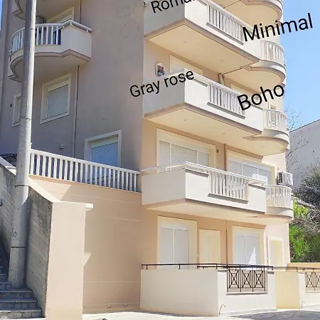 Iris Deluxe 3 Apartment